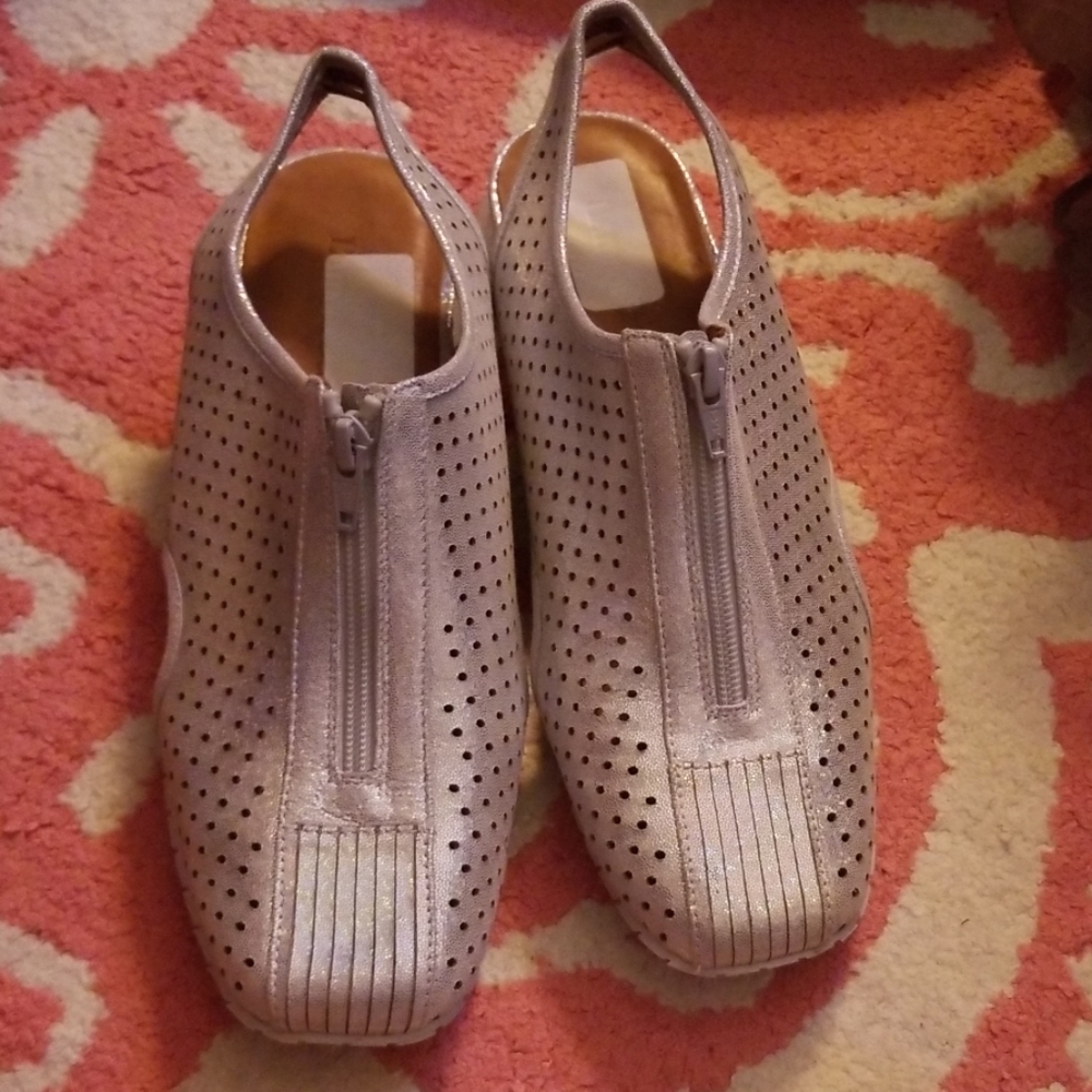 L'Amour Des Pieds Holographic Silver Zip Shoes 9.5